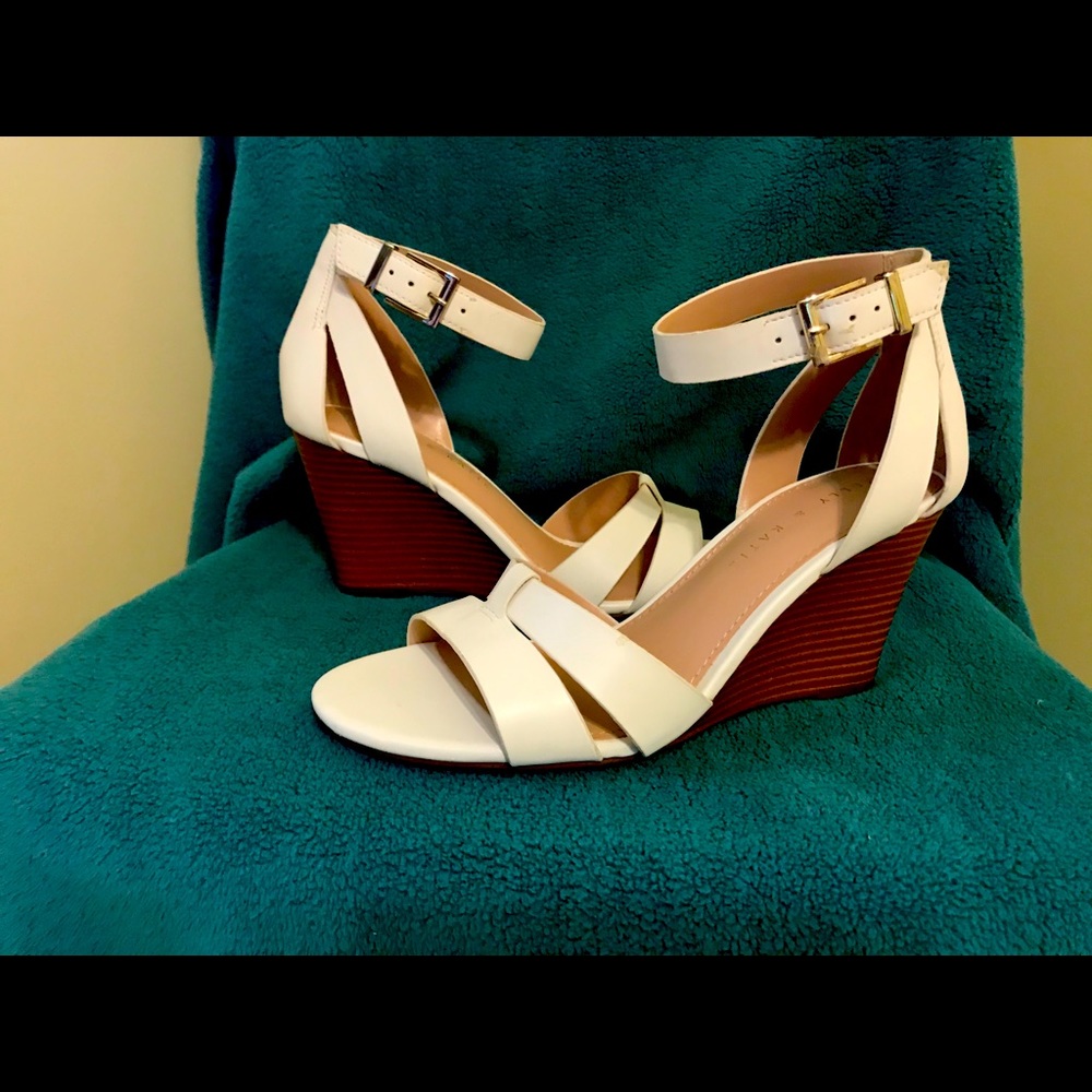 Kellie and katie white 8-1:2 shoes